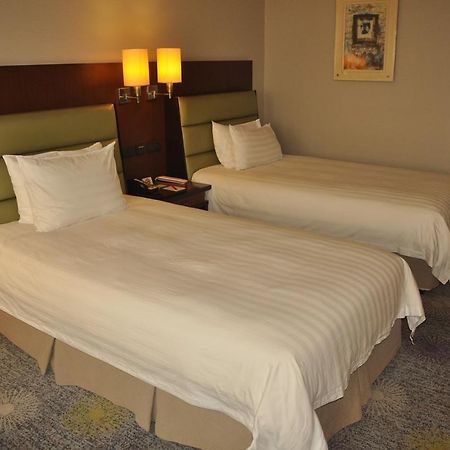Ramada Plaza Pudong Shanghai Exterior foto