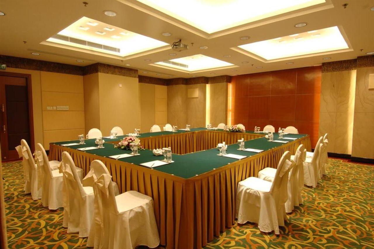 Ramada Plaza Pudong Shanghai Exterior foto
