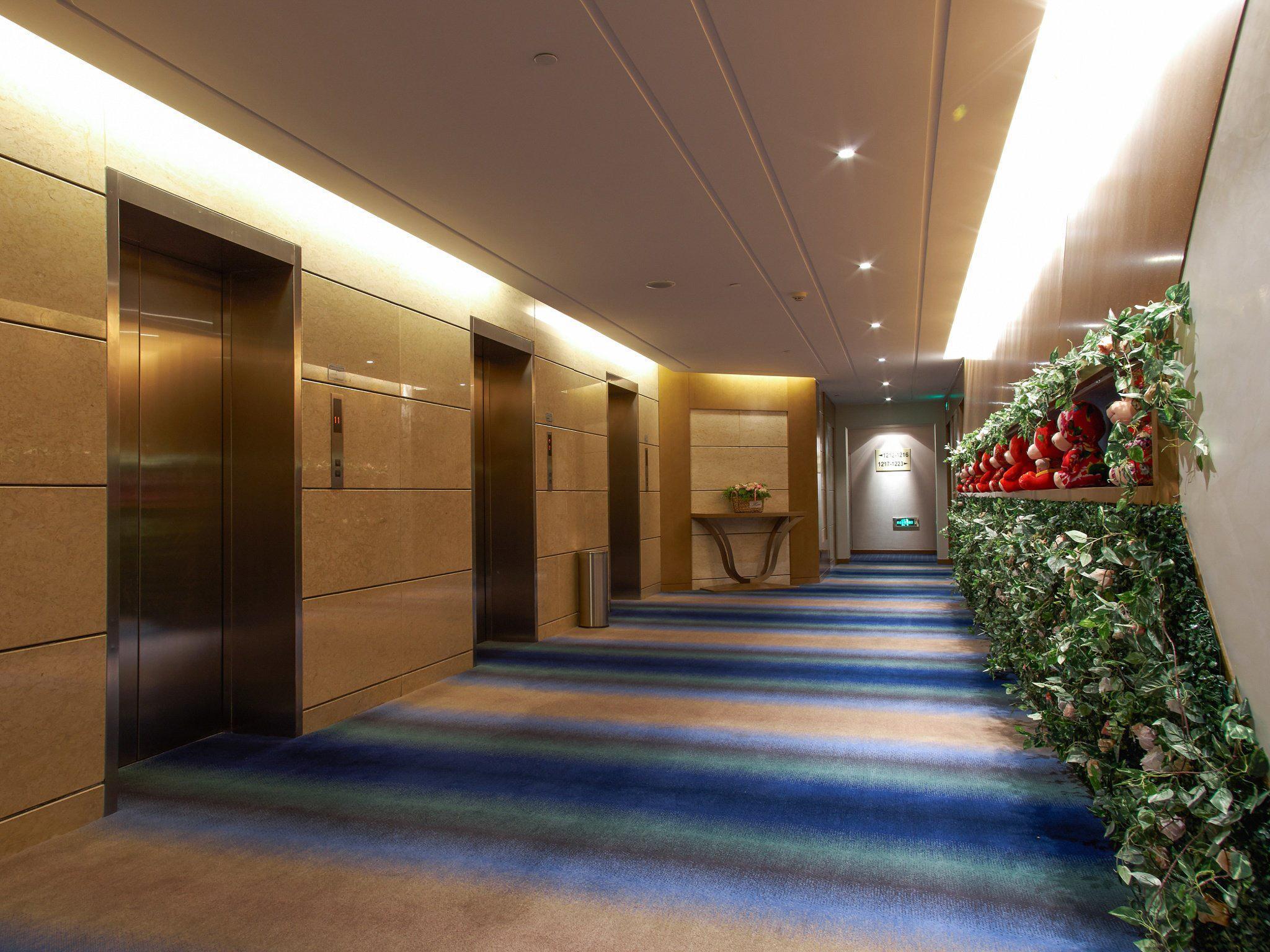 Ramada Plaza Pudong Shanghai Exterior foto