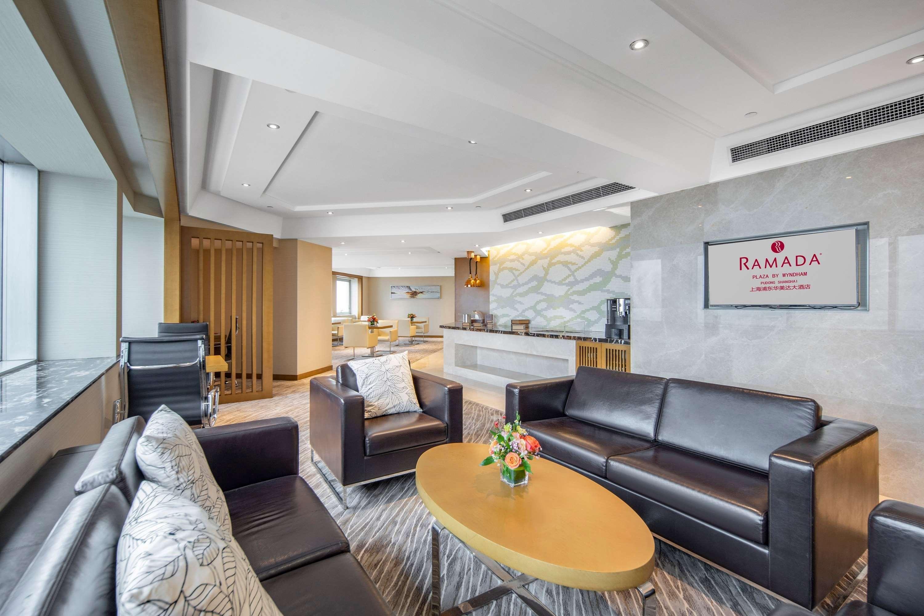 Ramada Plaza Pudong Shanghai Exterior foto