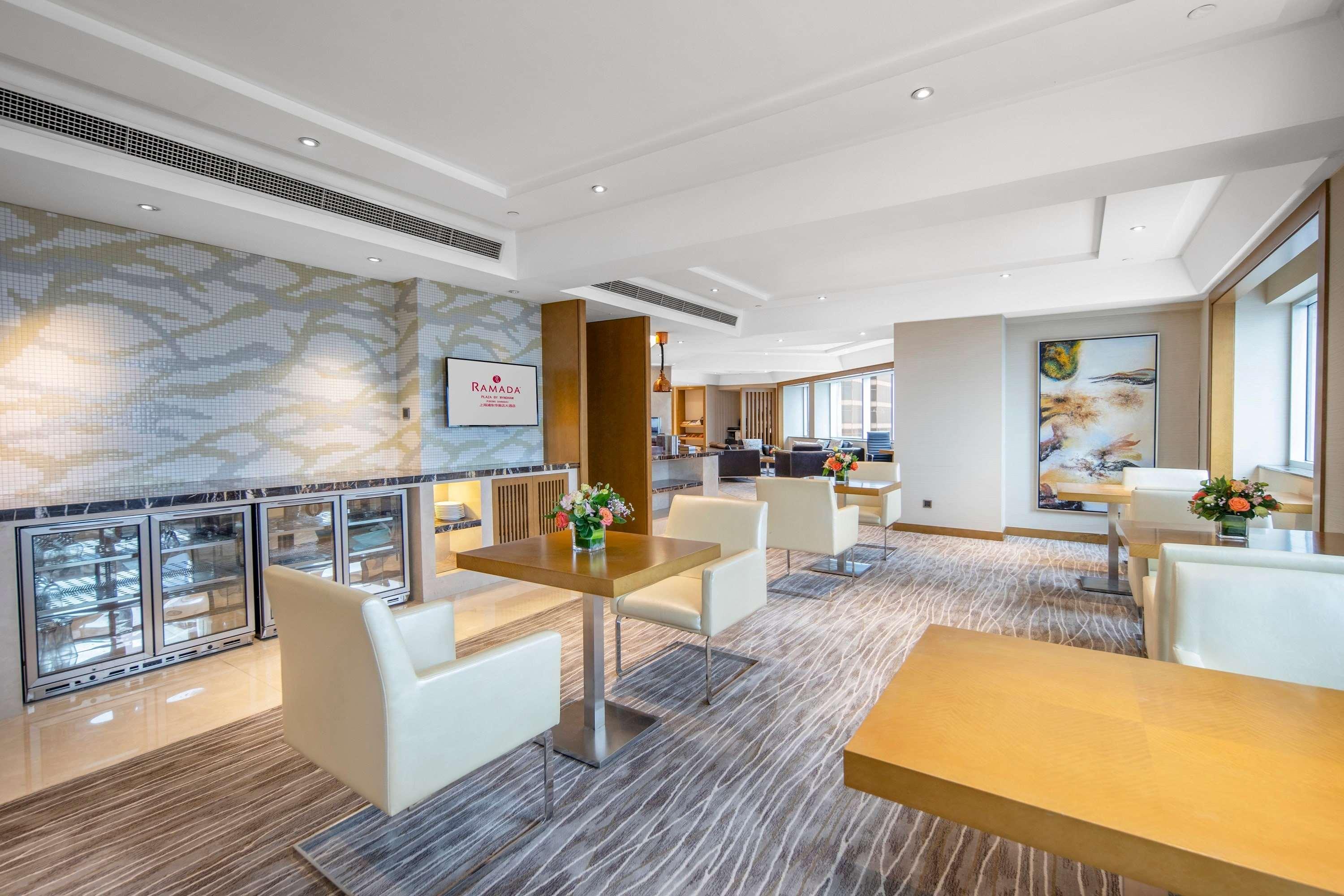 Ramada Plaza Pudong Shanghai Exterior foto