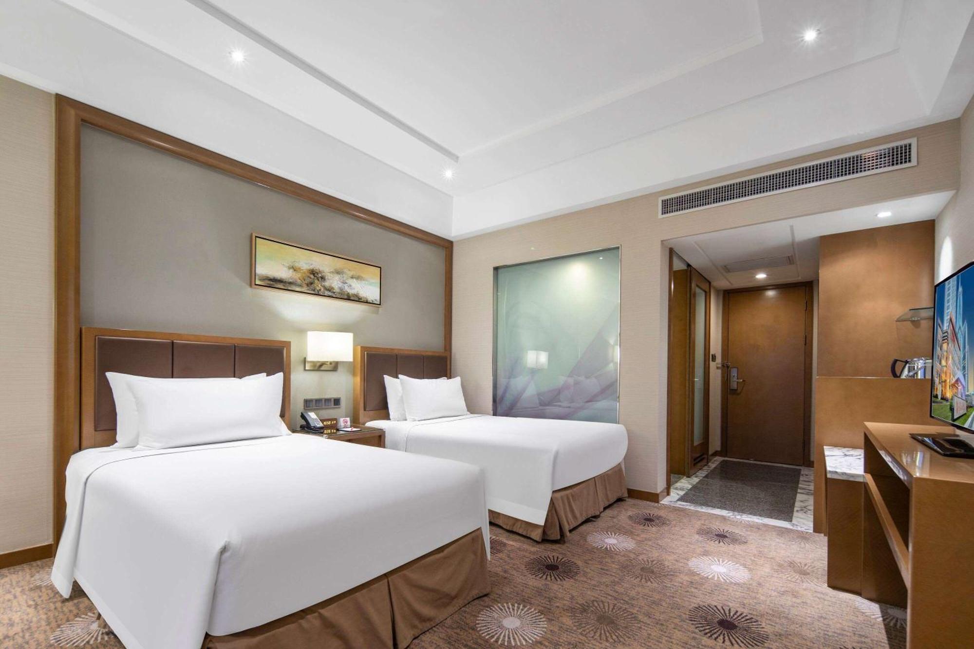 Ramada Plaza Pudong Shanghai Exterior foto