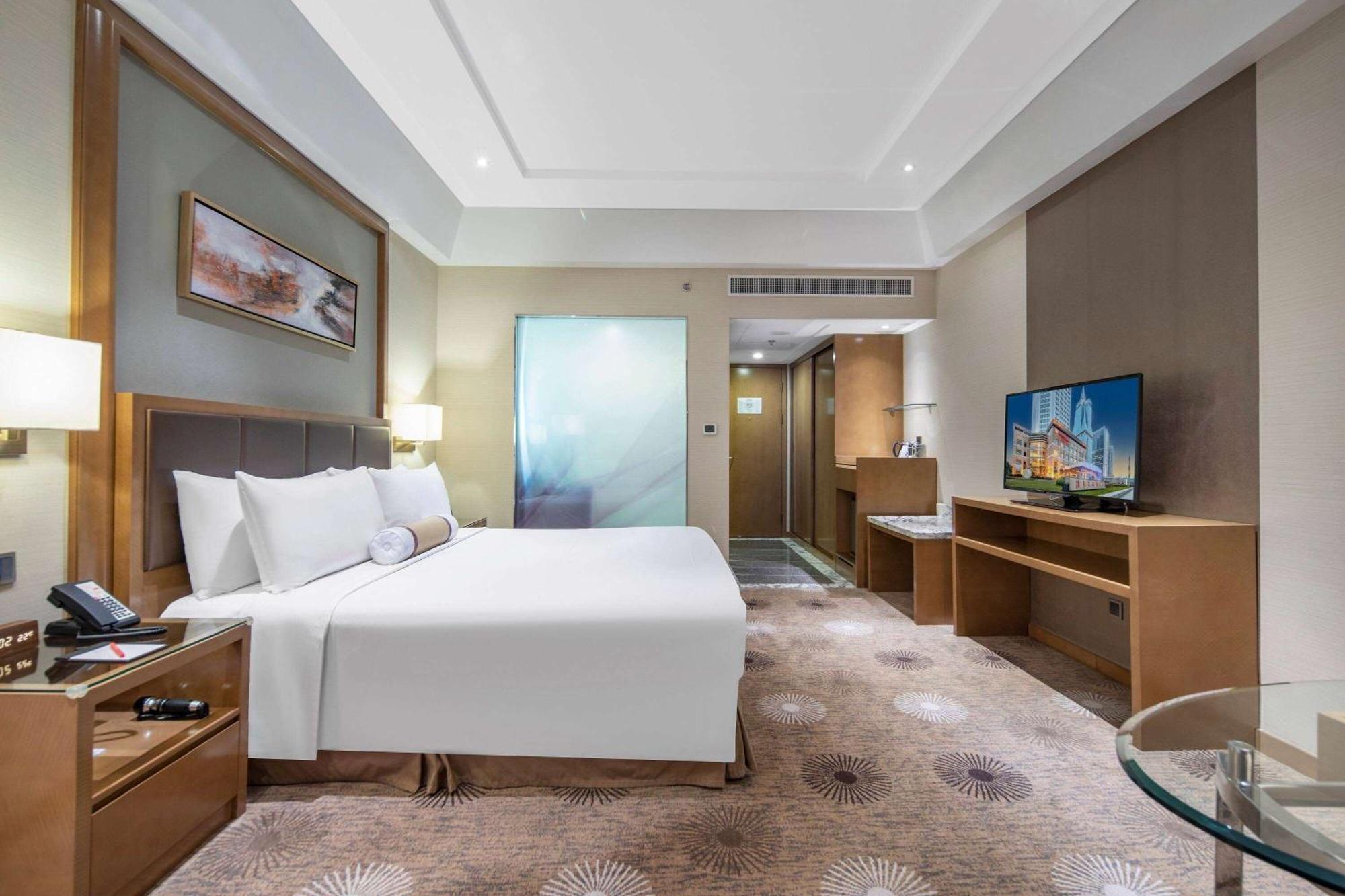 Ramada Plaza Pudong Shanghai Exterior foto