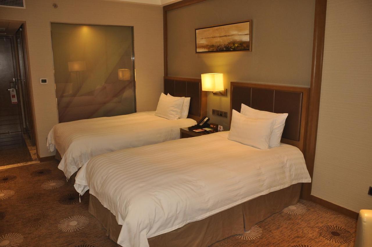 Ramada Plaza Pudong Shanghai Exterior foto